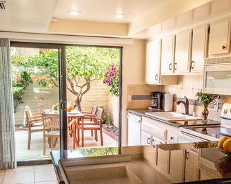 Magnificent Mountain View Townhouse, Single Story Residency - Palm Springs - Cuisine