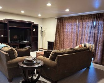 Gorgeous 5-bedroom lodge in Kremmling perfect for your getaway - Kremmling - Sala de estar