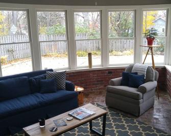 Home in Historic Neighborhood Near Purdue - Lafayette - Living room