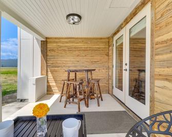 Remodeled Kalispell Farmhouse with Mountain Views - Kalispell - Patio
