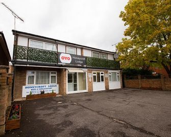 OYO Honeycroft Lodge - Uxbridge - Будівля