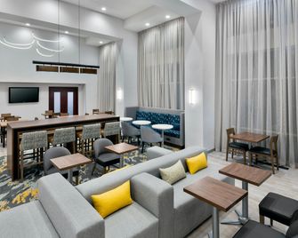Hampton Inn & Suites Cleveland-Beachwood - Beachwood - Lounge