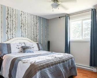 Beautiful Home with castor river view - Embrun - Bedroom