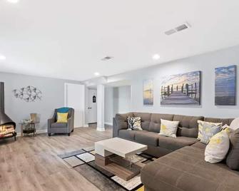 The Whit: Perfect for Every Season, from Winter to Summer! - New Buffalo - Living room