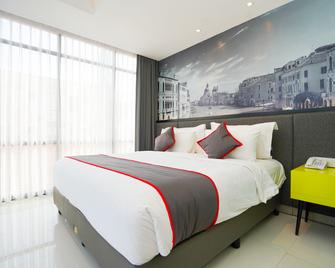 The Life Styles Hotel Surabaya - Surabaya - Bedroom