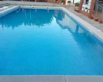 Hostal Lleida - Segur de Calafell - Piscina