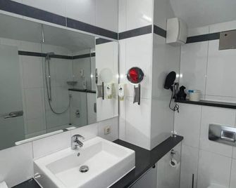 gut-Hotel Tannenhof - Haiger - Baño