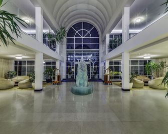 جراند لوبيكز - أوزدروويسكو أوستكا - أستكا - ردهة