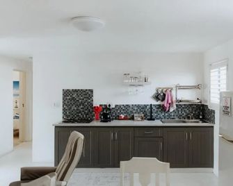 Aloha 2 - Paternoster - Kitchen