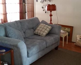 Cozy Cottage at Harvey's Lake - Harveys Lake - Living room