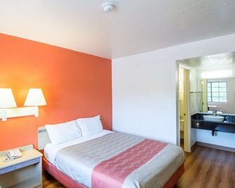 Motel 6 Redding North - רדינג - חדר שינה