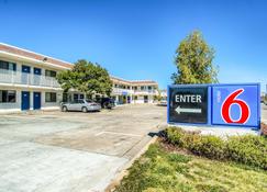 Motel 6 Redding North - Redding - Κτίριο