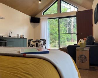 Modern country retreat, a great place to relax & enjoy the Mount - Mount Macedon - Habitación
