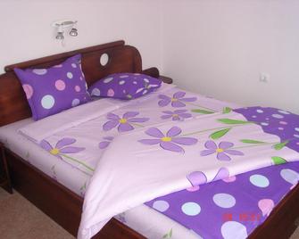 Family Hotel Iv - Velingrad - Bedroom