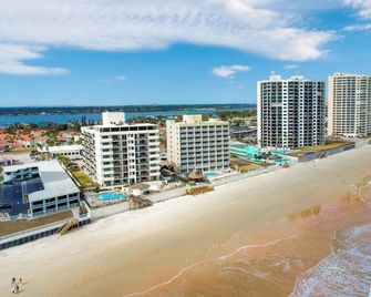 Ocean Breeze Resort - Daytona Beach Shores - Beach