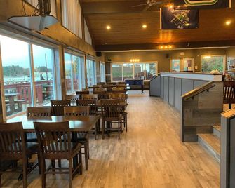 Island West Resort-Motel - יוקלולט - מסעדה