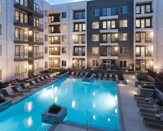 Luxury1br King Suite | Pool, Parking & Fitness Cen - Plano - Pool