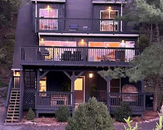 Centerline Creek- 11 Charming Acres on the Delaware River - Barryville - Building