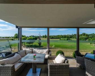 Heritage Apartment with Swimming Pond - Zsira