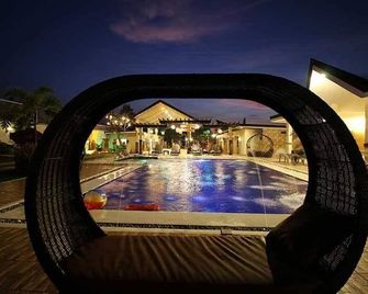 A&A Garden Suites - Tagaytay - Pool