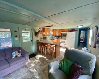 Cypress Fish Camp - Inverness - Living room