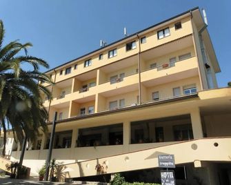 Hotel 106 - Sellia Marina - Building