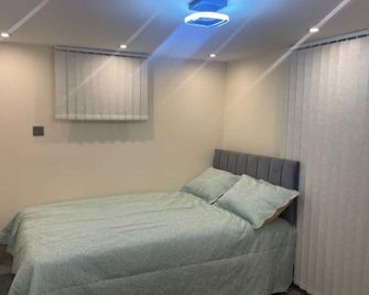 Newly Built Private Ensuite Room - Manchester - Bedroom