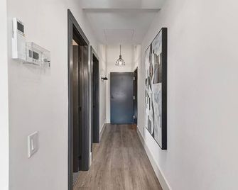 Modern Industrial Retreat, Bakery Right Below - Collingwood - Scale