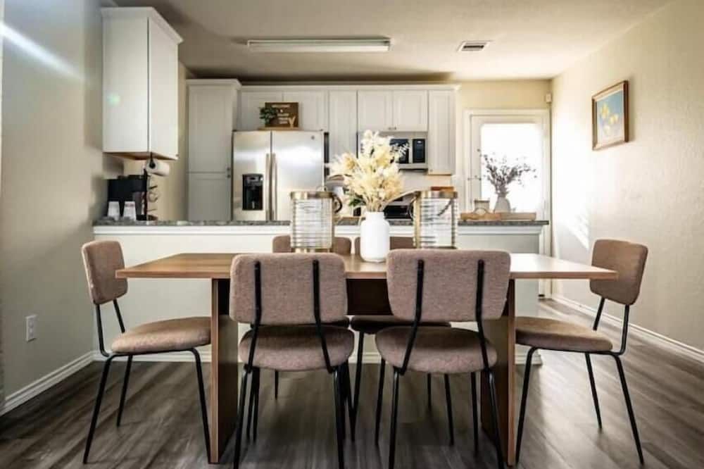 Cozy Home in San Antonio near Lackland AFB - سان انطونيو - غرفة طعام