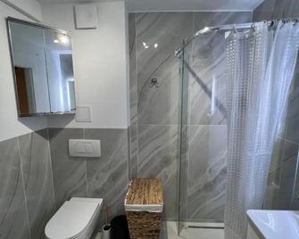 Kawalerka premium B 30m2 - po remoncie - nowa! - Varsovia - Baño