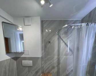 Kawalerka premium B 30m2 - po remoncie - nowa! - Varsovia - Baño