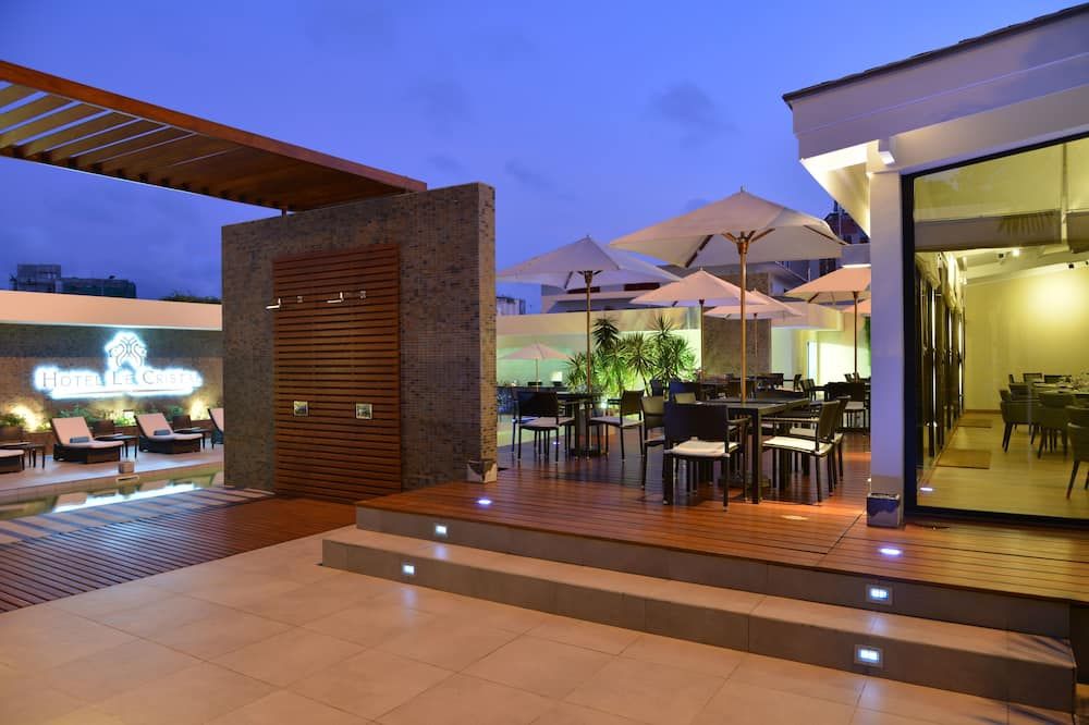 اوتل لو كريستال - ليبرفيل - شرفة مرصوفة