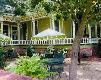 Rothschild-Pound House Inn - Columbus - Patio