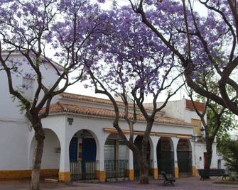 B&B, double glazing, 10 minutes drive from Málaga airport, max.4 nights. - Málaga - Building