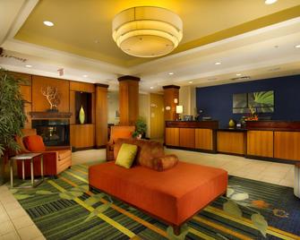 Fairfield Inn & Suites Chattanooga I-24/Lookout Mountain - Chattanooga - Front desk