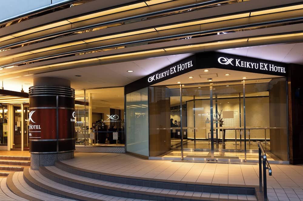 كيكيو إكس هوتل تاكاناوا