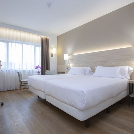 Hotel Puerta de Bilbao image 1