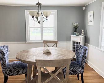 Steps to Beach | Walk to Surfside & Minot Beach! - Scituate - Dining room