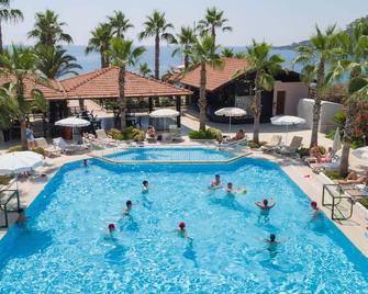 Club Akman Beach Hotel - Camyuva - Pool