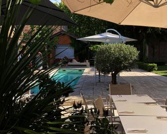 L'inattendu - Lavaur - Piscine