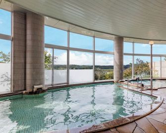 Kamenoi Hotel Ichinoseki - Ichinoseki - Pool