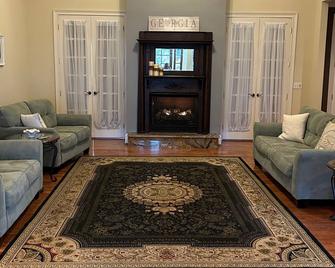 The Sage Cottage - Adairsville - Living room