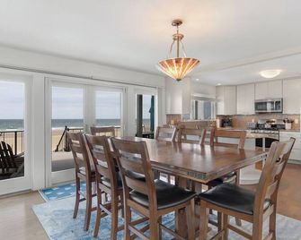 Unique Beach and Ocean Panoramic Views, this home has it all ! - Wells - Essbereich