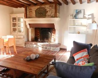 Eco-friendly self-catering cottage in Burgundy - Druyes-les-Belles-Fontaines - Sala de estar