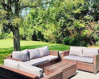 Perfect Little Getaway - Fairview - Patio