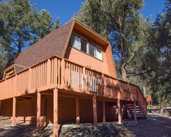 1970s Gambrel Cabin in the Los Padres National Forest - Pine Mountain Club - Building
