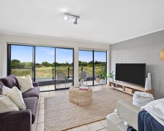 ON The Esplanade Apartments - Torquay - Living room
