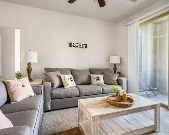 202 BeeComfy+Hot tub+Clubhouse+Garage+Ski@Alta - South Jordan - Living room
