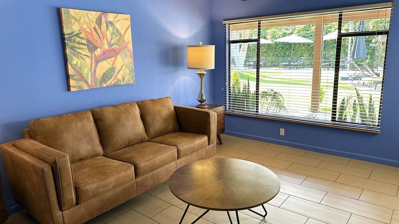 Vista Grande Resort - A Gay Men's Resort