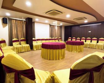 Hotel Royal Palm - A Budget Hotel in Udaipur - Udaipur